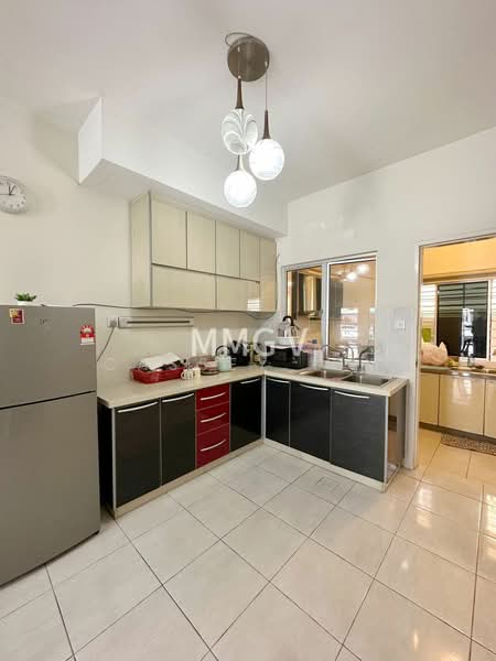 Rumah Berkembar untuk Dijual di Setia Indah (Setia Alam) - Cassey Lim - Kitchen - PropertyGuru.com.my