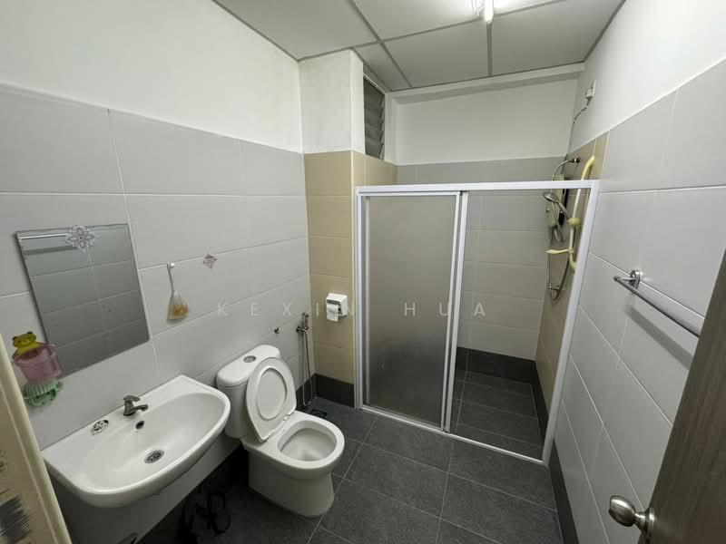 Servis Apartment untuk Disewa di Akademik Suite - Kexin Hua - Bathroom - PropertyGuru.com.my