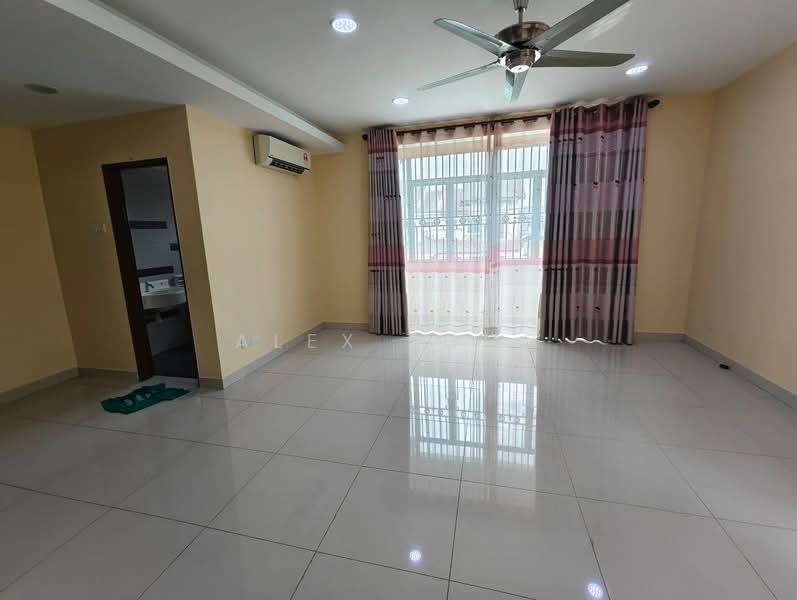 2.5-storey Terraced House for Sale in Bandar Puteri Klang (Klang) - Alex Tong - Living Room - PropertyGuru.com.my