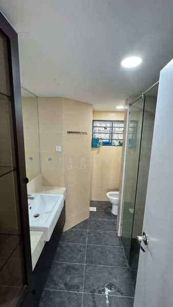 Servis Apartment untuk Dijual di Main Place Residence - Gilbert Hor - Bathroom - PropertyGuru.com.my