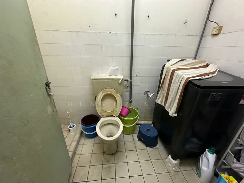 Rumah Teres 2 Tingkat untuk Dijual di Taman Seri Bahagia (Cheras) - Denver Sin - Bathroom - PropertyGuru.com.my