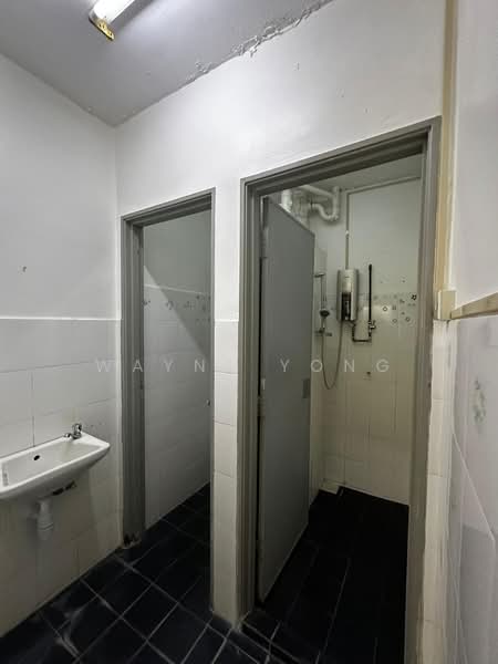 Apartment for Sale at Palm & Nipah Court (Pangsapuri Nipah) - Wayne Yong - Bathroom - PropertyGuru.com.my