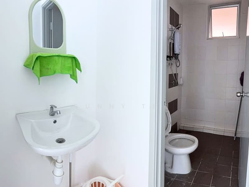 Kondominium untuk Disewa di The Golden Triangle Condominium - Sunny Tse - Bathroom - PropertyGuru.com.my