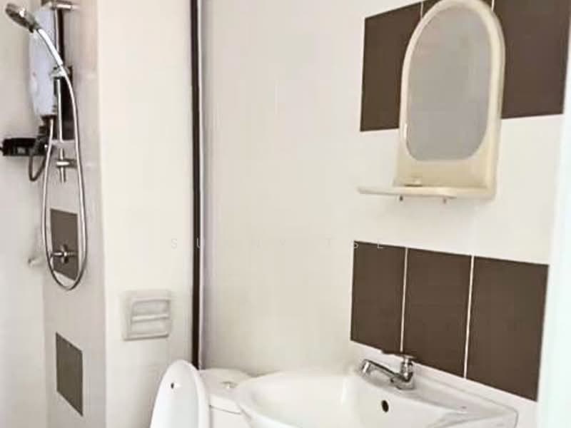 Kondominium untuk Disewa di The Golden Triangle Condominium - Sunny Tse - Bathroom - PropertyGuru.com.my