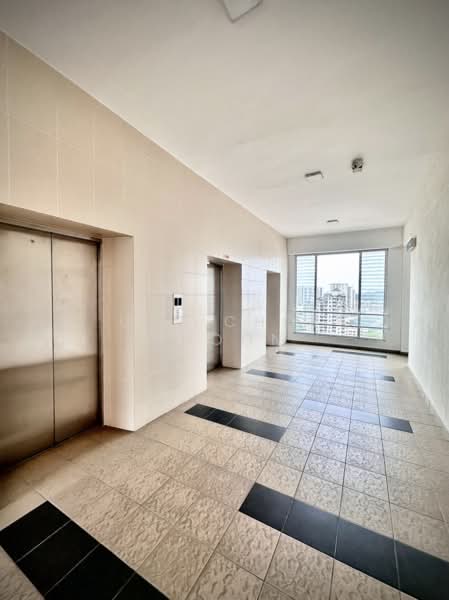 Kondominium untuk Dijual di Jambul Height Condominium - Ooi Chee Khoon - Lift Lobby - PropertyGuru.com.my