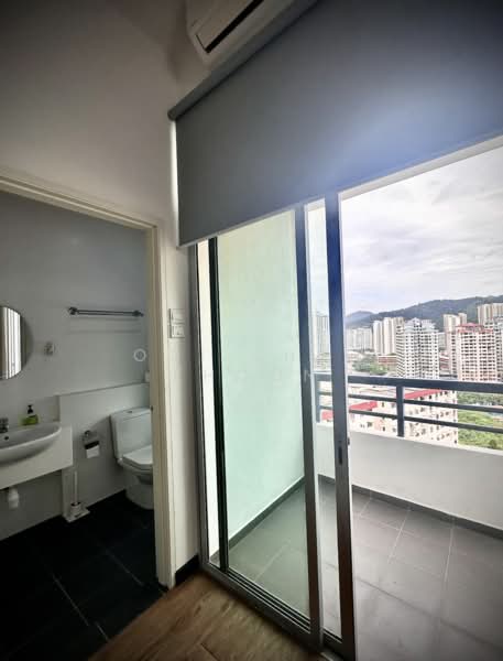 Kondominium untuk Dijual di Jambul Height Condominium - Ooi Chee Khoon - Bathroom & Balcony @ Bedroom 3 - PropertyGuru.com.my