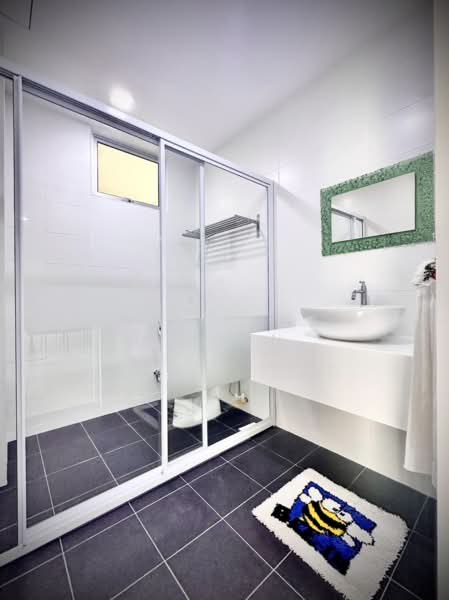 Kondominium untuk Dijual di Jambul Height Condominium - Ooi Chee Khoon - Common Bathroom - PropertyGuru.com.my