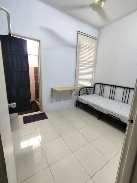 2-storey Terraced House for Sale in Bandar Saujana Putra (Tanjong Duabelas) - Izzati Mat - Bedroom - PropertyGuru.com.my