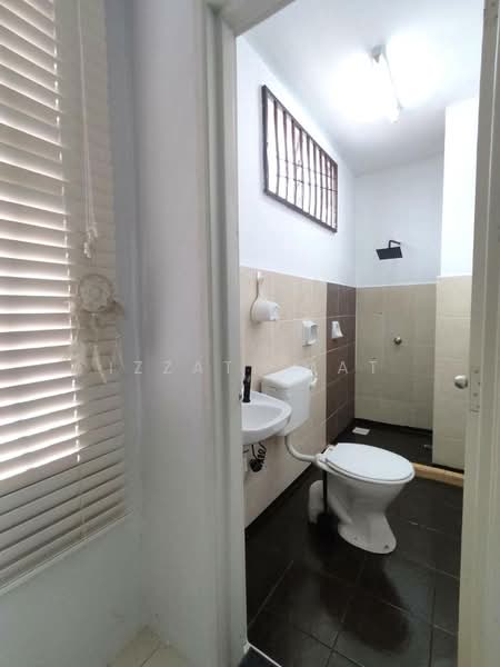 2-storey Terraced House for Sale in Bandar Saujana Putra (Tanjong Duabelas) - Izzati Mat - Bathroom - PropertyGuru.com.my