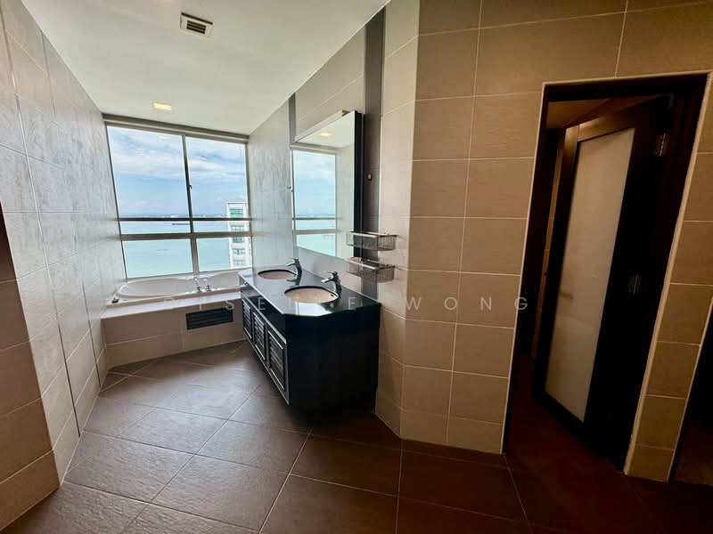 Kondominium untuk Disewa di Gurney Beach Resort - Giselle Wong - Bathroom - PropertyGuru.com.my