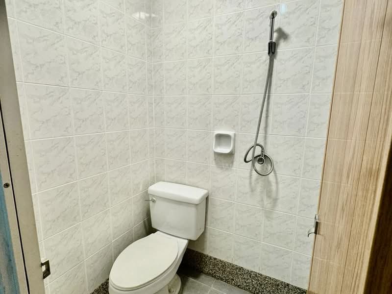 Kondominium untuk Disewa di Gurney Beach Resort - Giselle Wong - Bathroom - PropertyGuru.com.my