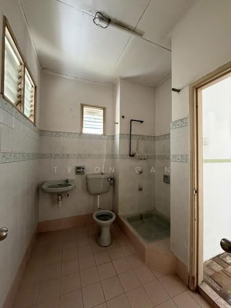2-storey Terraced House for Sale in Usj 20 (Subang Jaya) - Tyson Gan - Bathroom - PropertyGuru.com.my