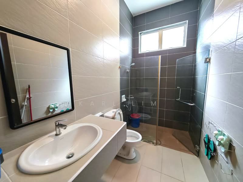 Rumah Berkembar untuk Dijual di Kempas Utama (Tebrau) - Karl Lim - Bathroom - PropertyGuru.com.my