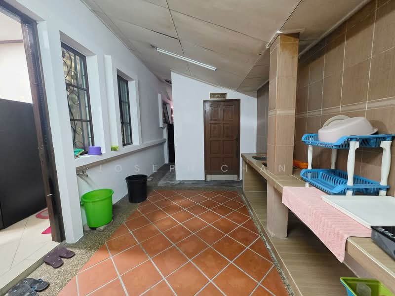 Semi-Detached House for Sale in Subang Alam (Shah Alam) - Joseph Chan - Extended kitchen - PropertyGuru.com.my