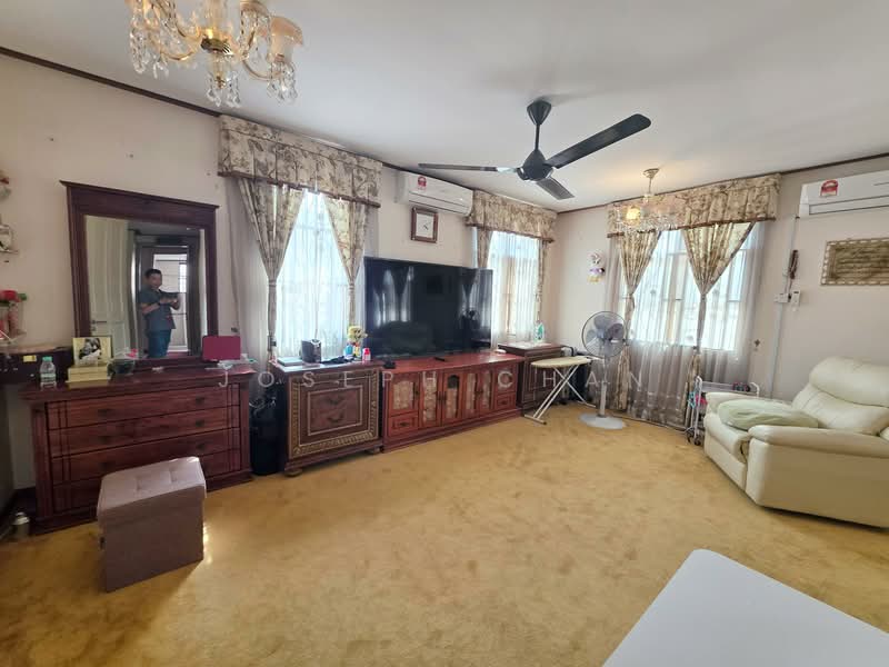 Semi-Detached House for Sale in Subang Alam (Shah Alam) - Joseph Chan - Master bedroom - PropertyGuru.com.my