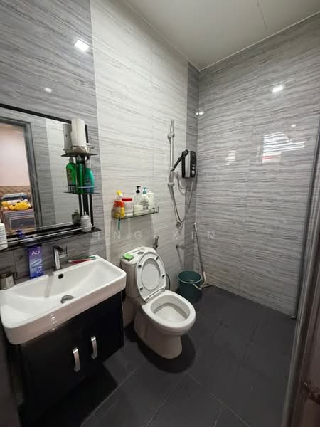 Rumah Teres 2 Tingkat untuk Dijual di Taman Setia Indah (Tebrau) - Ing Xin - Bathroom - PropertyGuru.com.my