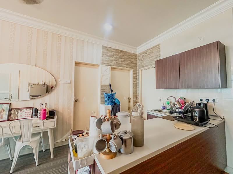 Service Residence for Sale at Vista Alam - Izzat Zamros - Kitchen - PropertyGuru.com.my