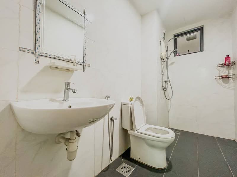 Service Residence for Sale at Vista Alam - Izzat Zamros - Bathroom - PropertyGuru.com.my
