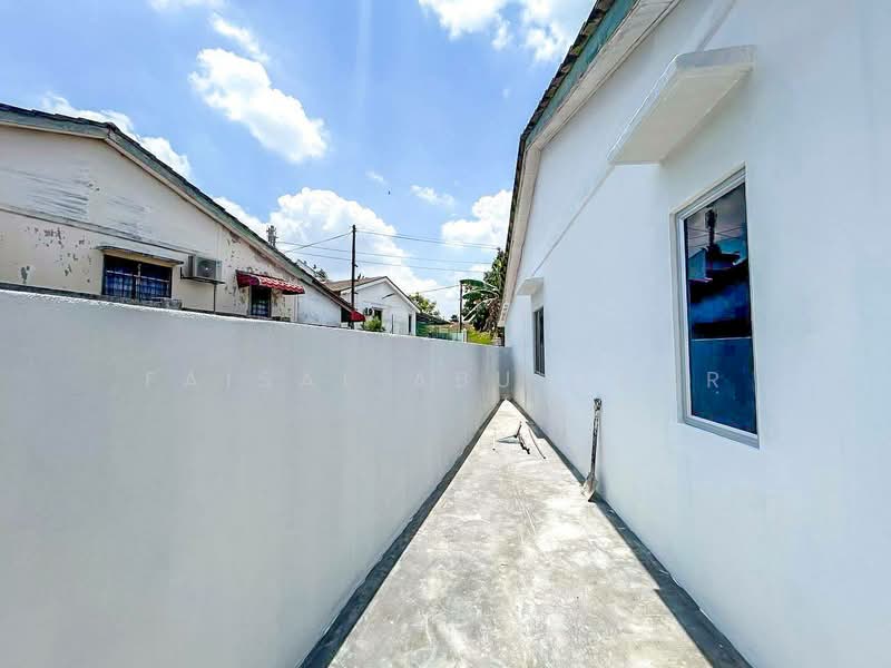 Rumah Teres 1 Tingkat untuk Dijual di Bukit Beruntung (Selangor) - Faisal Abu Omar - Exterior - PropertyGuru.com.my
