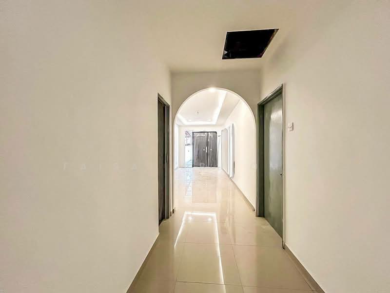 Rumah Teres 1 Tingkat untuk Dijual di Bukit Beruntung (Selangor) - Faisal Abu Omar - Corridor - PropertyGuru.com.my
