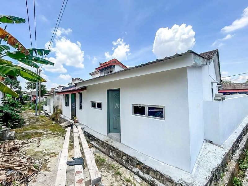 Rumah Teres 1 Tingkat untuk Dijual di Bukit Beruntung (Selangor) - Faisal Abu Omar - Exterior - PropertyGuru.com.my