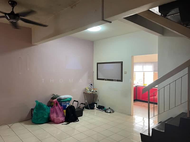 Rumah Teres 2 Tingkat untuk Disewa di Bandar Putra Permai (Seri Kembangan) - Thomas Ching - Living Room - PropertyGuru.com.my
