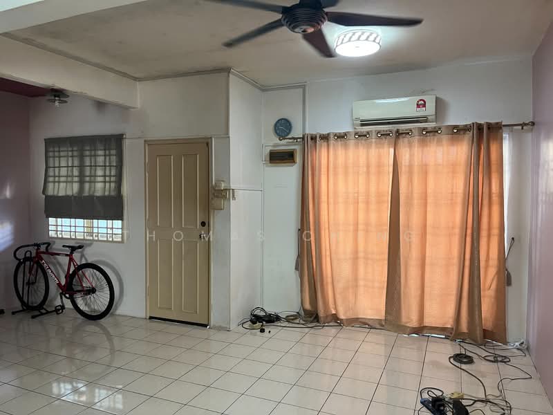 Rumah Teres 2 Tingkat untuk Disewa di Bandar Putra Permai (Seri Kembangan) - Thomas Ching - Living Room - PropertyGuru.com.my