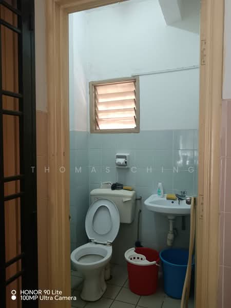 Rumah Teres 2 Tingkat untuk Disewa di Bandar Putra Permai (Seri Kembangan) - Thomas Ching - Bathroom - PropertyGuru.com.my
