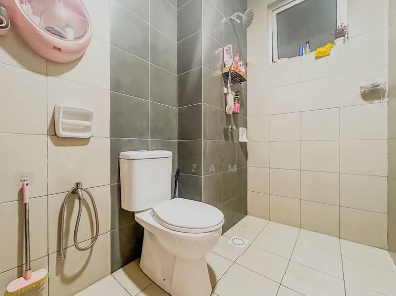 Servis Apartment untuk Dijual di SkyLake Residence - Izzat Zamros - Bathroom - PropertyGuru.com.my