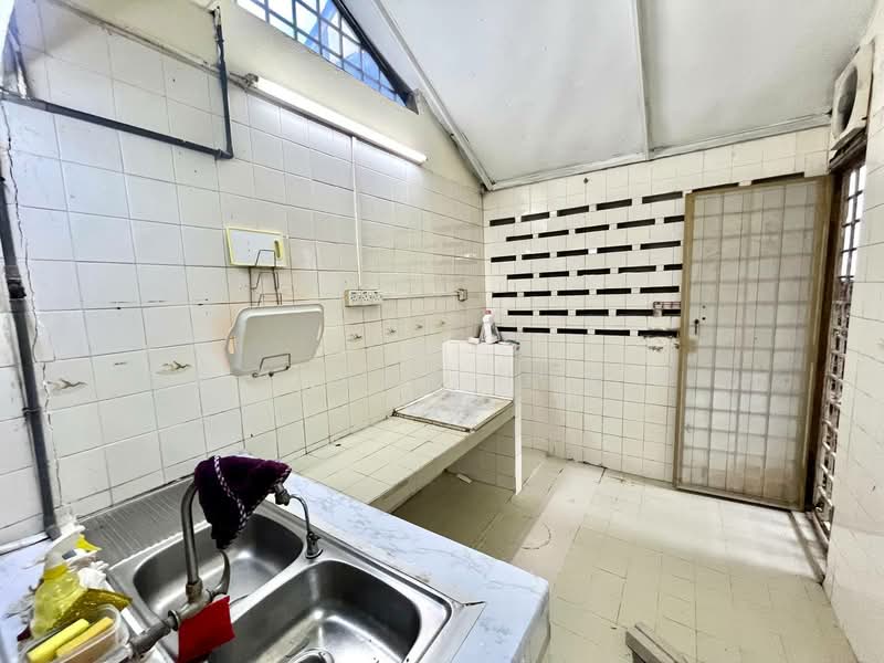 Rumah Teres 2 Tingkat untuk Dijual di Seksyen 5 Wangsa Maju (Wangsa Maju) - Firdaus Husin - Kitchen - PropertyGuru.com.my