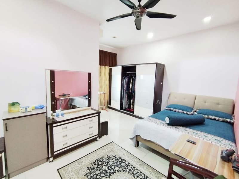 Rumah Berkembar untuk Dijual di Bandar Puncak Alam (Puncak Alam) - Nur Hanizah - Bedroom - PropertyGuru.com.my