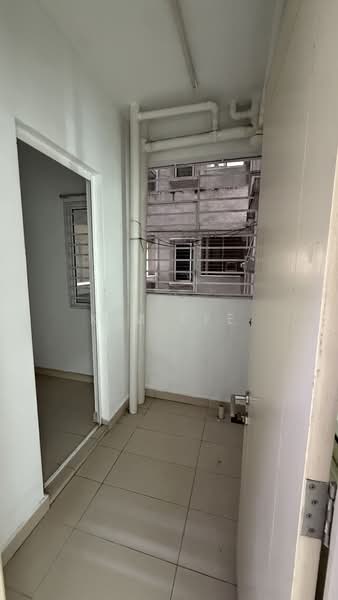 Servis Apartment untuk Disewa di Tiara Mutiara / The Crown - Kim Lee - Balcony - PropertyGuru.com.my