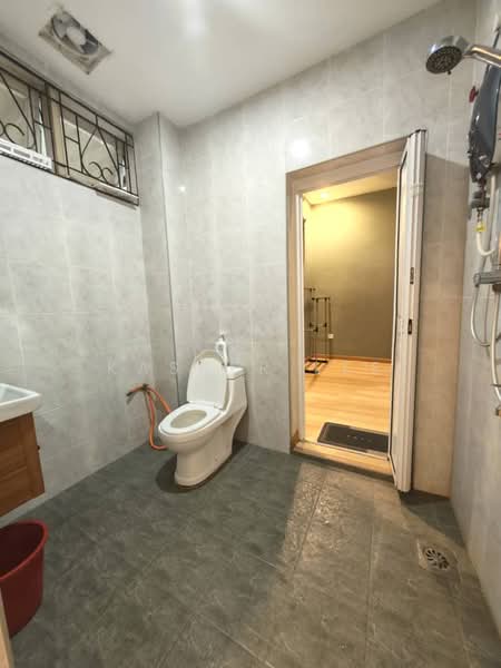 Rumah Berkembar untuk Dijual di Bandar Baru Uda (Johor Bahru) - Kasper Lee - Bathroom - PropertyGuru.com.my
