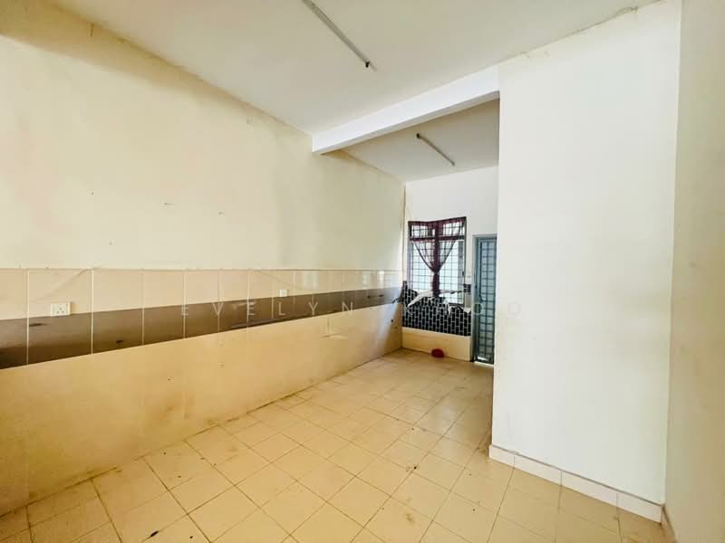 2-storey Terraced House for Sale in Saujana Rawang (Rawang) - Evelyn Khoo - Kitchen - PropertyGuru.com.my