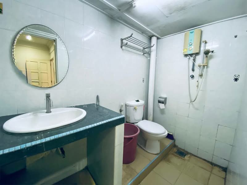 Condominium for Sale at La Villas Condominium - Faisal Abu Omar - Bathroom - PropertyGuru.com.my