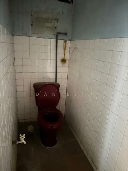 1-storey Terraced House for Sale in Taman Pkns Batu 16 (Rawang) - DANIEL . - Bathroom - PropertyGuru.com.my