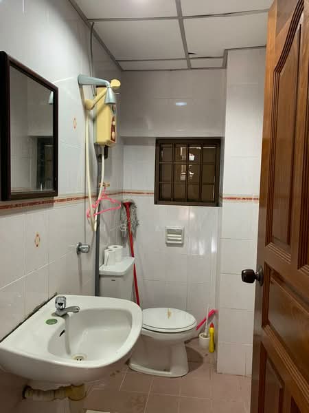 Kondominium untuk Disewa di Lagenda Condominium - HG KOH - Bathroom - PropertyGuru.com.my