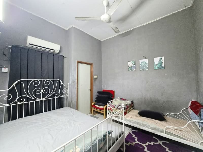 Rumah Teres 1 Tingkat untuk Dijual di Kota Puteri (Batu Arang) - Nor Ozir - Bedroom - PropertyGuru.com.my