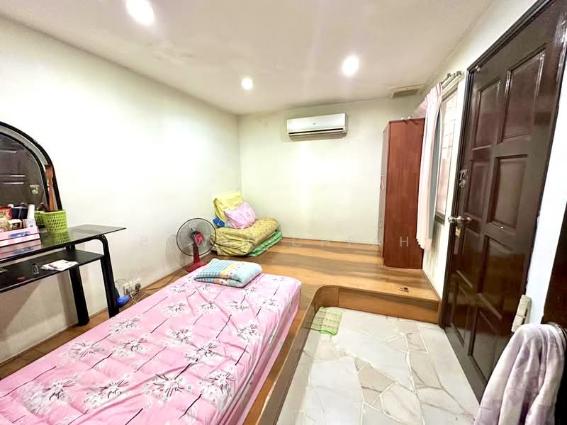 3-storey Terraced House for Sale in Happy Garden (Kuchai Lama) - Bowie Cheah - Bedroom - PropertyGuru.com.my