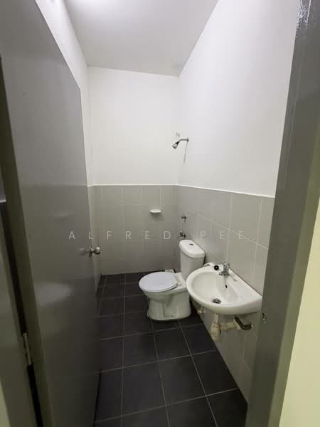 2-storey Terraced House for Sale in Taman Scientex Senai (Senai) - Alfred Pee - Bathroom - PropertyGuru.com.my