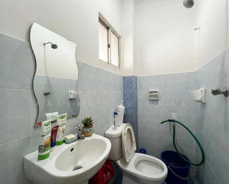 Rumah Teres 2 Tingkat untuk Dijual di Saujana Damansara (Damansara Damai) - Faisal Abu Omar - Bathroom - PropertyGuru.com.my