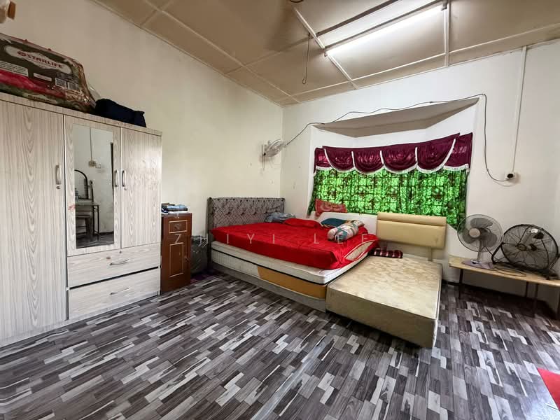 Rumah Teres 2 Tingkat untuk Dijual di Taman Ria (Kota Tinggi) - Zhiyi Lee - Bedroom - PropertyGuru.com.my