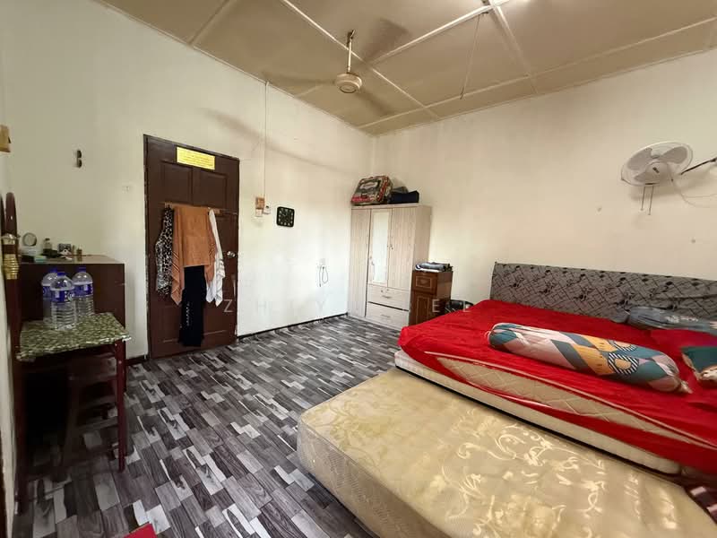 Rumah Teres 2 Tingkat untuk Dijual di Taman Ria (Kota Tinggi) - Zhiyi Lee - Bedroom - PropertyGuru.com.my