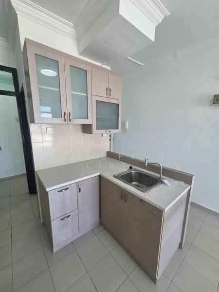 Apartment for Sale at Lake View Suites - Coco Feng Lily - Kitchen - PropertyGuru.com.my