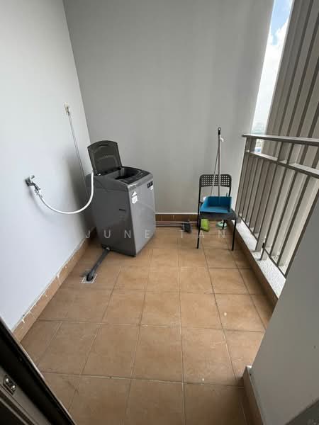 Kondominium untuk Disewa di Shaftsbury Residence - June Tan - Balcony - PropertyGuru.com.my