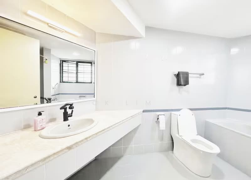 Condominium for Rent at The Straits View Condominium - CK Lim - Bathroom - PropertyGuru.com.my
