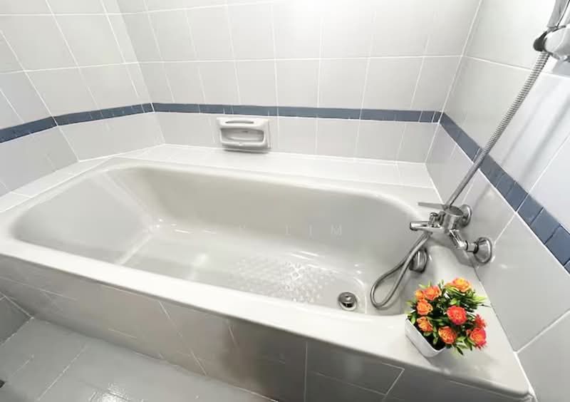 Condominium for Rent at The Straits View Condominium - CK Lim - Bathroom - PropertyGuru.com.my