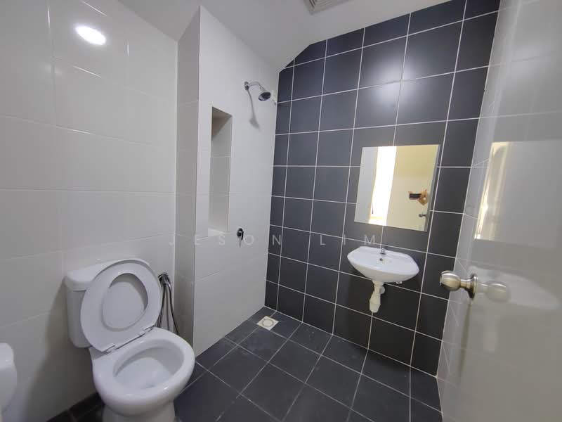 Rumah Teres 2 Tingkat untuk Dijual di Eco Grandeur (Puncak Alam) - Jeson Lim - Bathroom - PropertyGuru.com.my