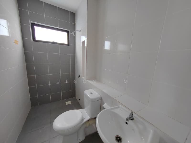 Rumah Teres 2 Tingkat untuk Dijual di Eco Grandeur (Puncak Alam) - Jeson Lim - Bathroom - PropertyGuru.com.my