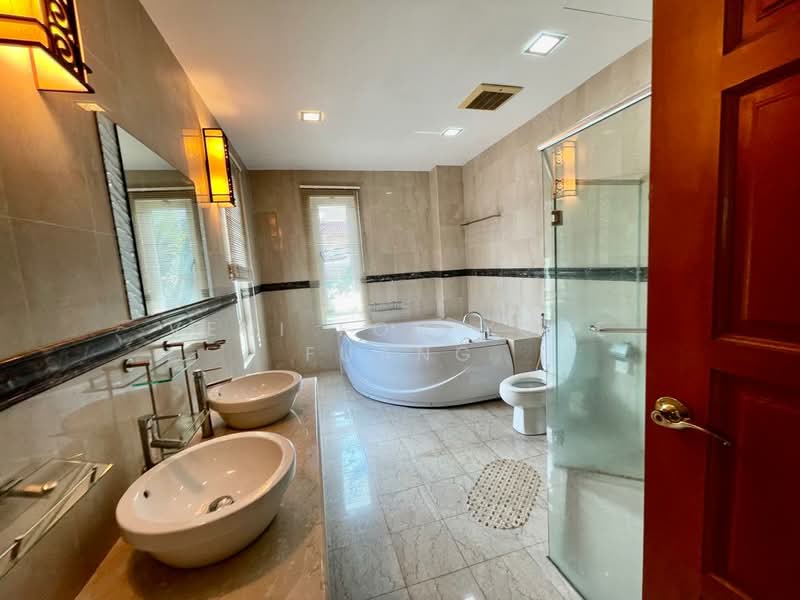 Rumah Banglo untuk Disewa di Petaling Jaya (Selangor) - Veni Foo Yoke Fuang - Bathroom - PropertyGuru.com.my